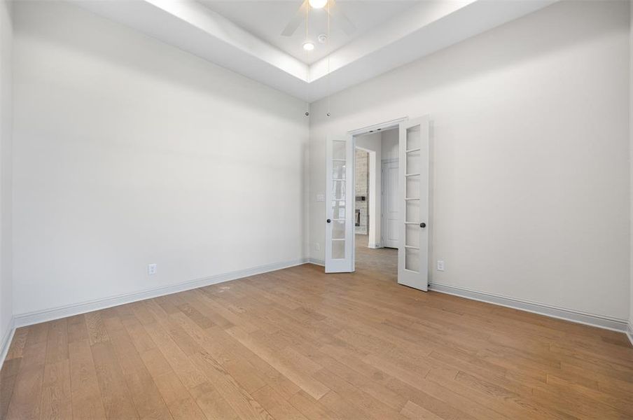 Spacious, unfurnished interior of a new home in Waterfall Ranch - 1 Acre Lots, Waxahachie (Image 23). Spacious, unfurnished interior of a new home in Waterfall Ranch - 1 Acre Lots, Waxahachie (Image 23).