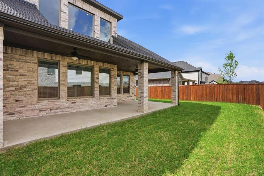 Exterior details and patio area of a home in , Wylie (Image 3).