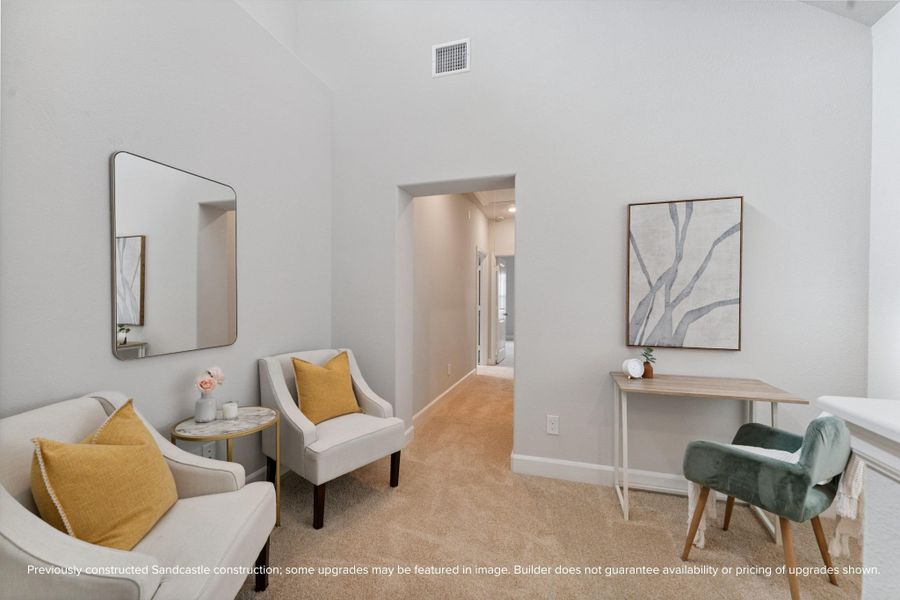 Flexible Loft Space – The upstairs loft provides an inviting area for a home office, reading nook, or playroom—tailored to your needs.