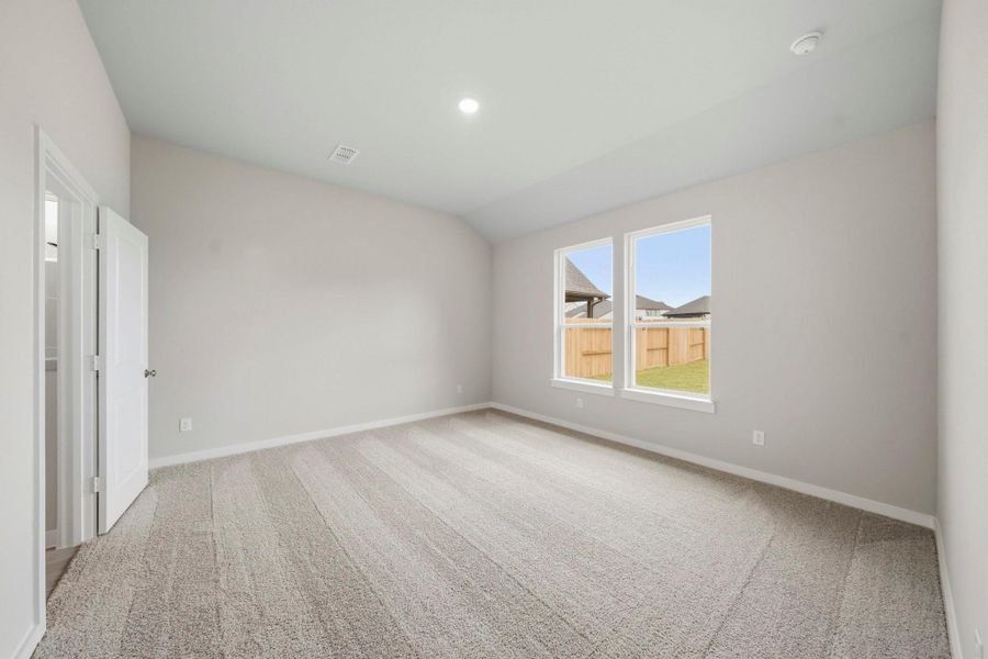 Spacious, unfurnished interior of a new home in Sienna 45', 50', Missouri City (Image 5).