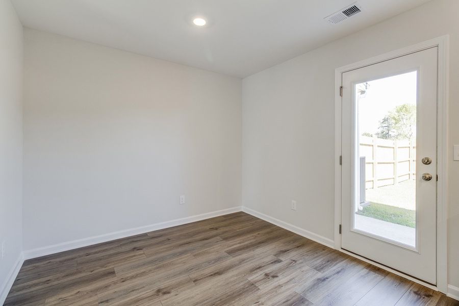Spacious, unfurnished interior of a new home in Astoria, Columbia (Image 16).