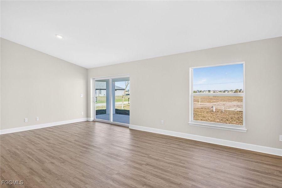 Spacious, unfurnished interior of a new home in Cape Coral, Cape Coral (Image 17).