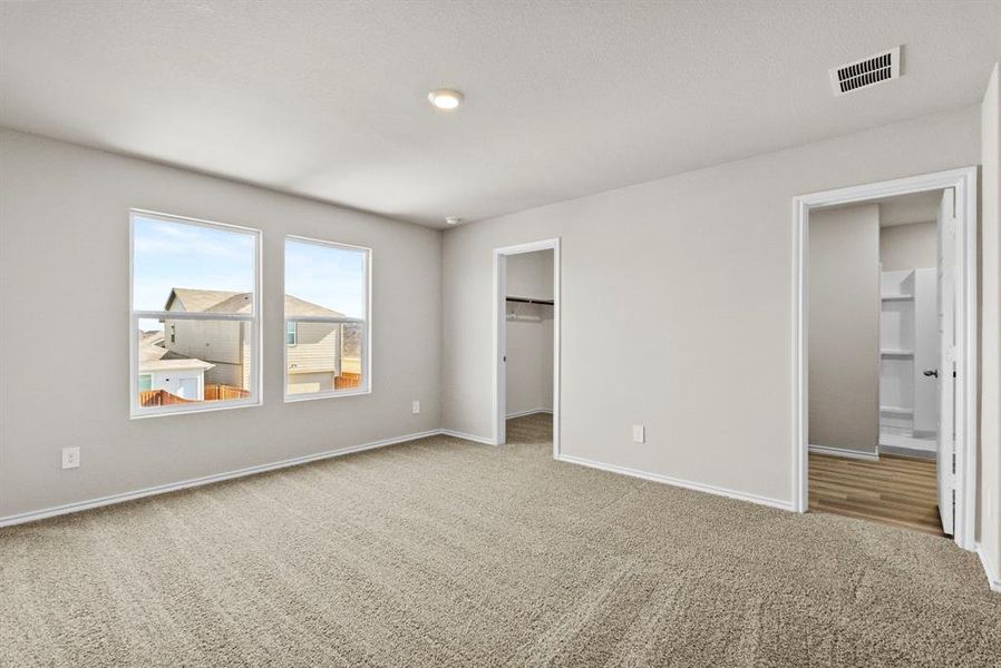 Spacious, unfurnished interior of a new home in Orchard Village, Fort Worth (Image 12).