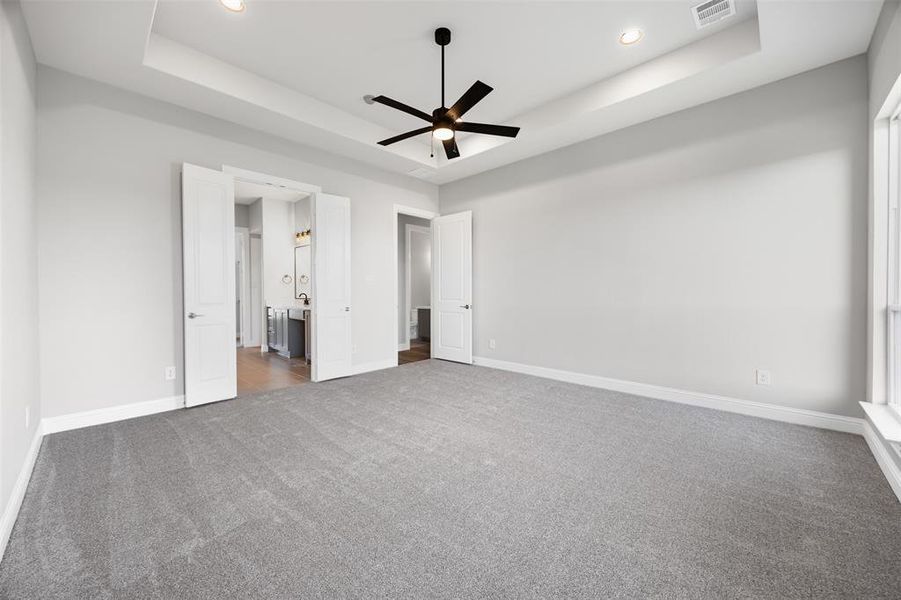 Spacious, unfurnished interior of a new home in Waterfall Ranch - 1 Acre Lots, Waxahachie (Image 26). Spacious, unfurnished interior of a new home in Waterfall Ranch - 1 Acre Lots, Waxahachie (Image 26).