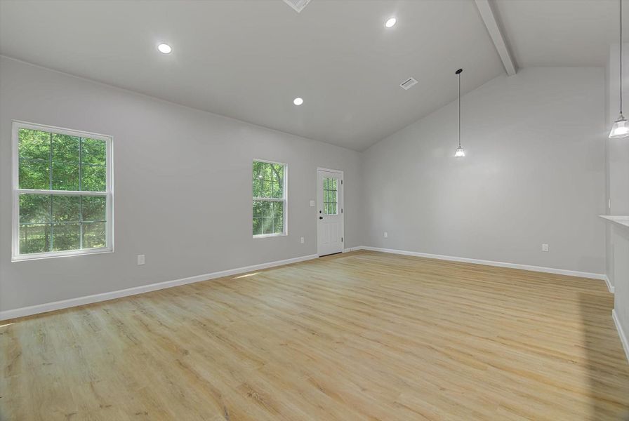 Spacious, unfurnished interior of a new home in , Beaumont (Image 20).