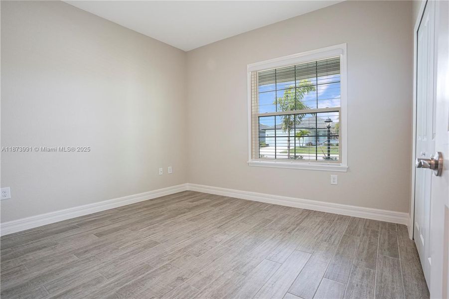 Spacious, unfurnished interior of a new home in , Port Charlotte (Image 17).
