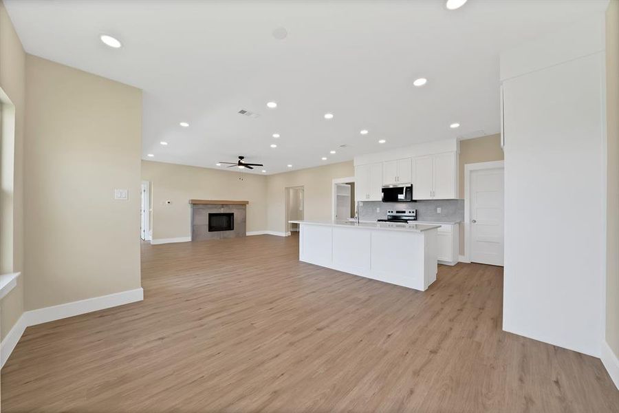 Spacious, unfurnished interior of a new home in , The Colony (Image 17).