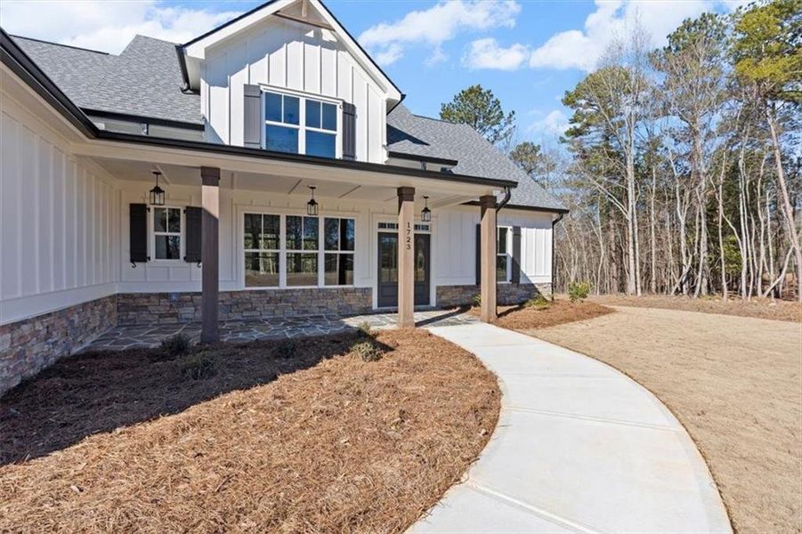 Exterior details and patio area of a home in , Waleska (Image 4).