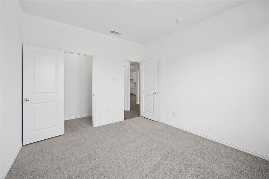 Spacious, unfurnished interior of a new home in Tarrytown, Crowley (Image 19).