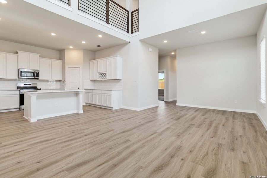 Spacious, unfurnished interior of a new home in Hunters Ranch, San Antonio (Image 18). Spacious, unfurnished interior of a new home in Hunters Ranch, San Antonio (Image 18).