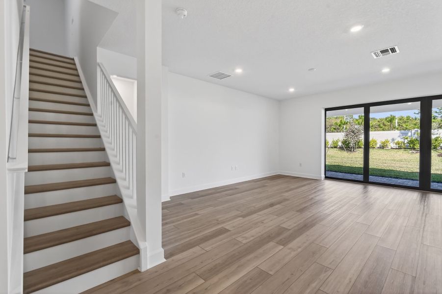 Spacious, unfurnished interior of a new home in Hendrix Reserve, Lake Worth (Image 42).