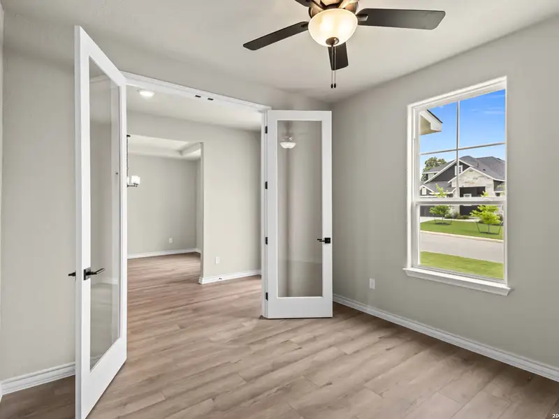 Spacious, unfurnished interior of a new home in The Reserve at Potranco Oaks, Castroville (Image 26).