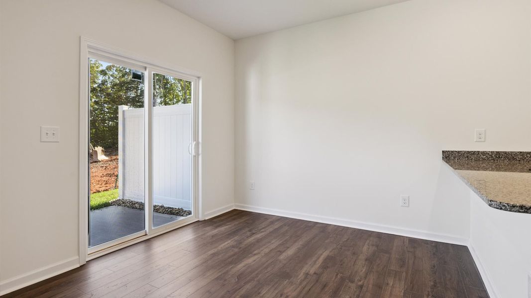 Spacious, unfurnished interior of a new home in Cherokee Crossing, Kodak (Image 9).