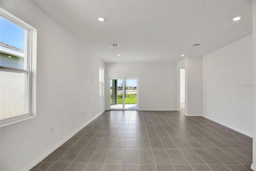 Spacious, unfurnished interior of a new home in Turnleaf, Punta Gorda (Image 31).