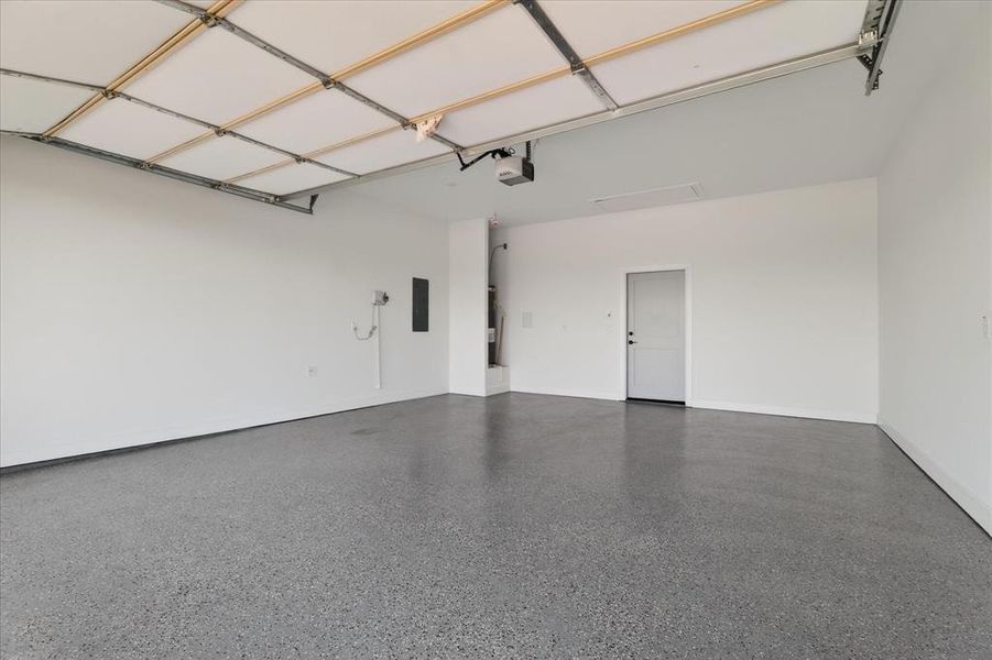 Spacious, unfurnished interior of a new home in , Celeste (Image 22).