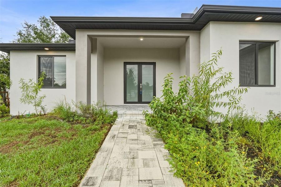 Exterior details and patio area of a home in , Port Charlotte (Image 30). Exterior details and patio area of a home in , Port Charlotte (Image 30).