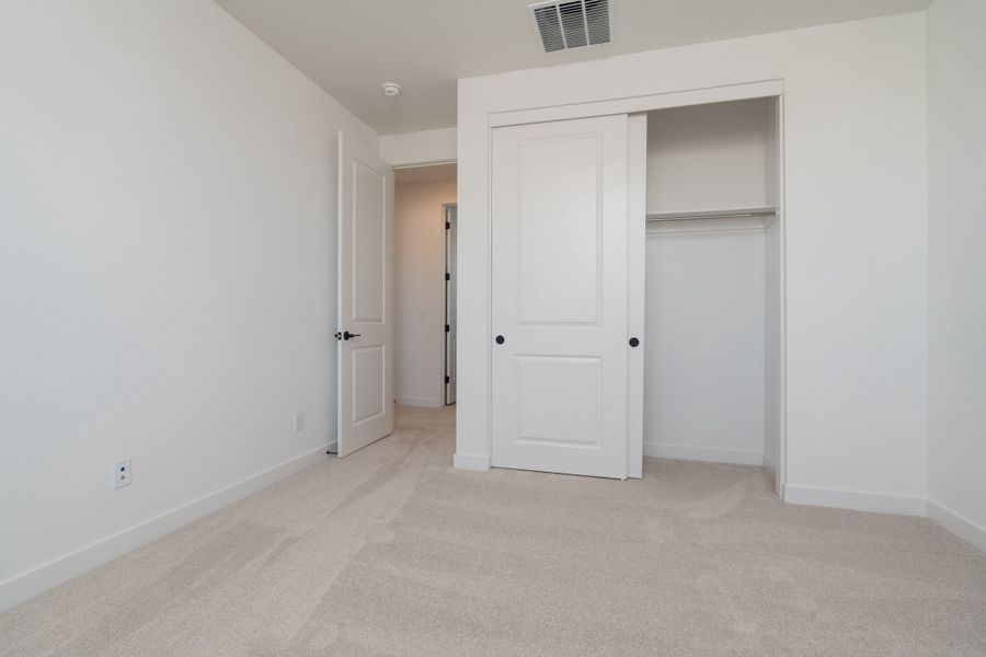 Spacious, unfurnished interior of a new home in Soleo, San Tan Valley (Image 15).