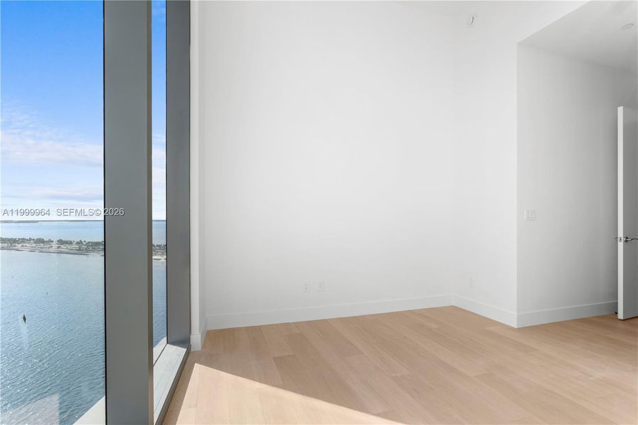Spacious, unfurnished interior of a new home in , Miami (Image 25).
