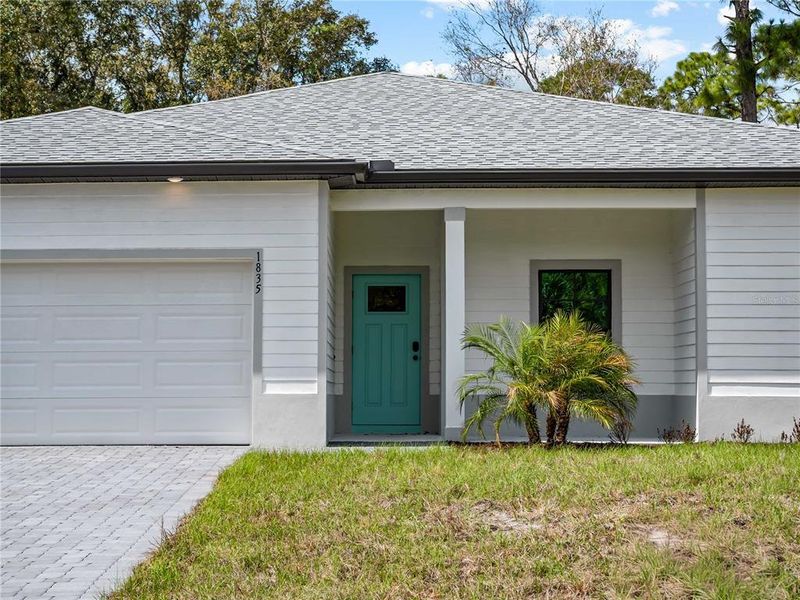 Exterior details and patio area of a home in , North Port (Image 4).