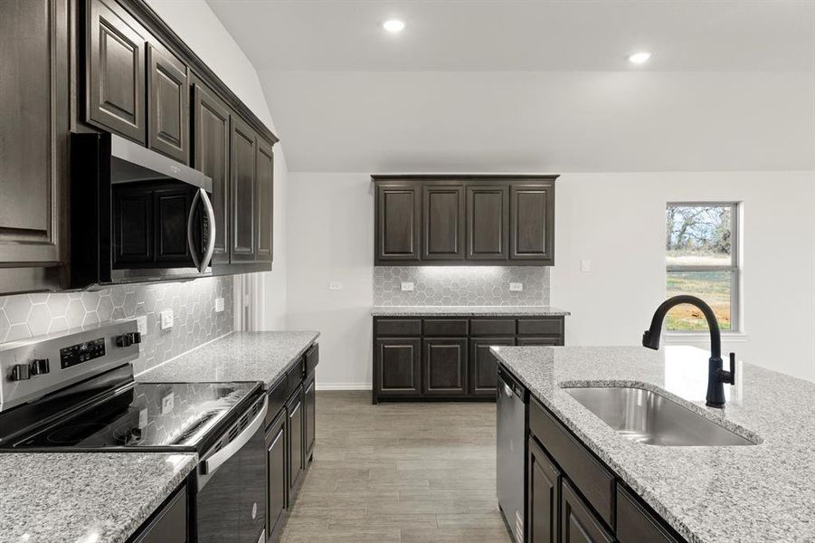 10. 7816 Kingfisher - Kitchen (3)