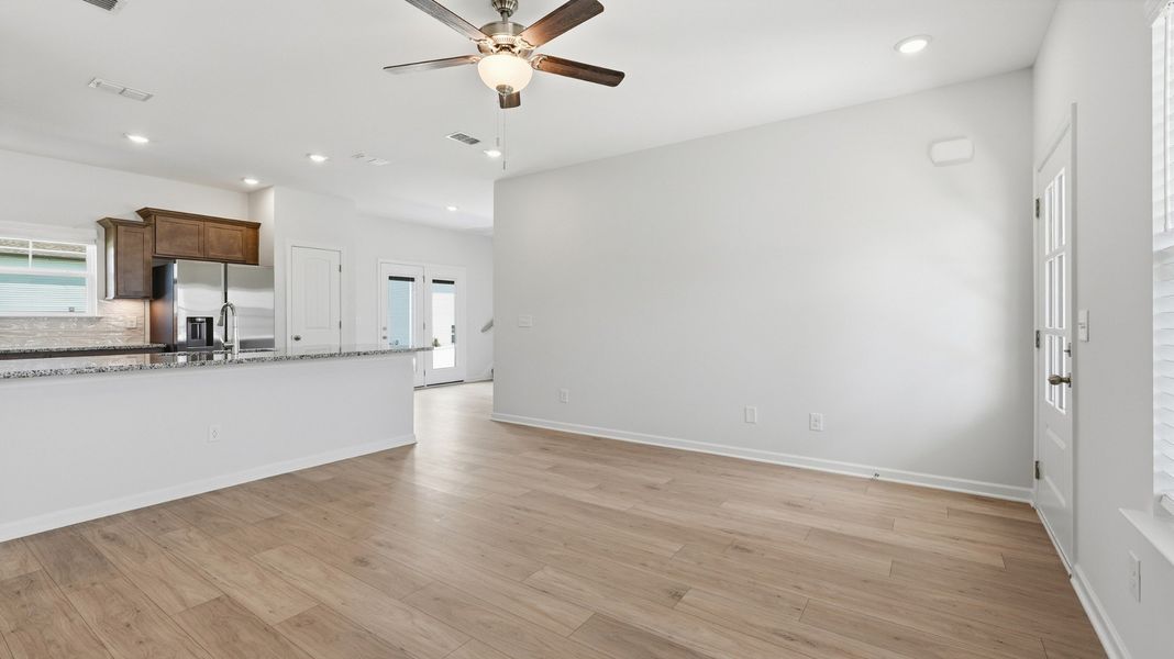 Spacious, unfurnished interior of a new home in Wheatfield, Shelbyville (Image 13).