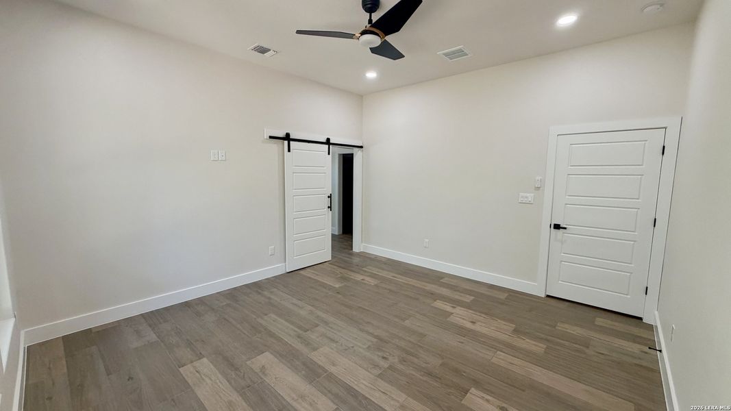 Spacious, unfurnished interior of a new home in , Bulverde (Image 20).
