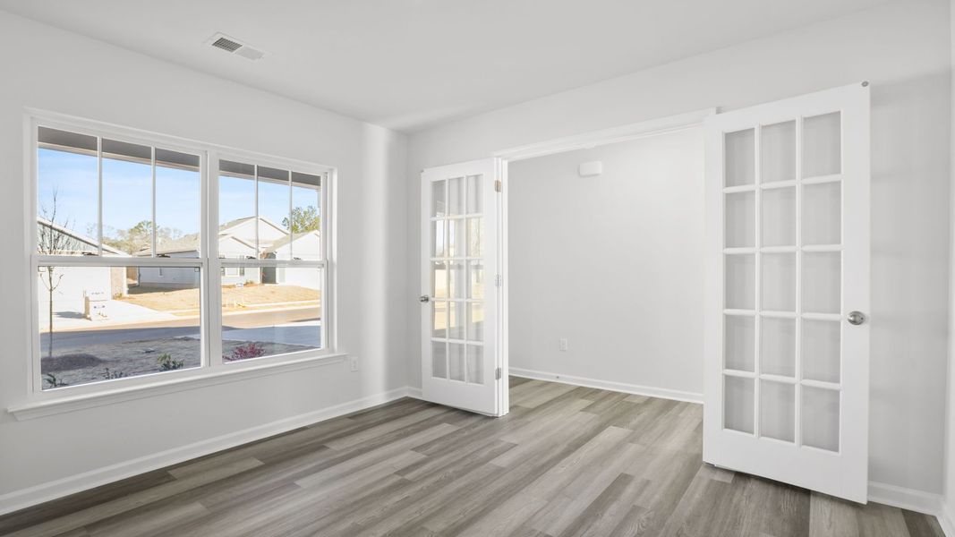 Spacious, unfurnished interior of a new home in Cedar Gap, Fountain Inn (Image 17).