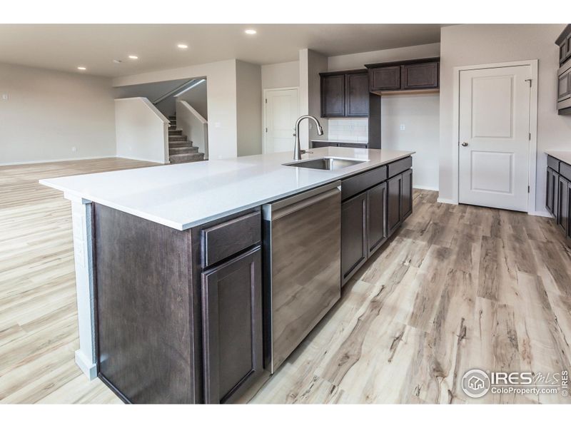 KITCHEN ISLAND