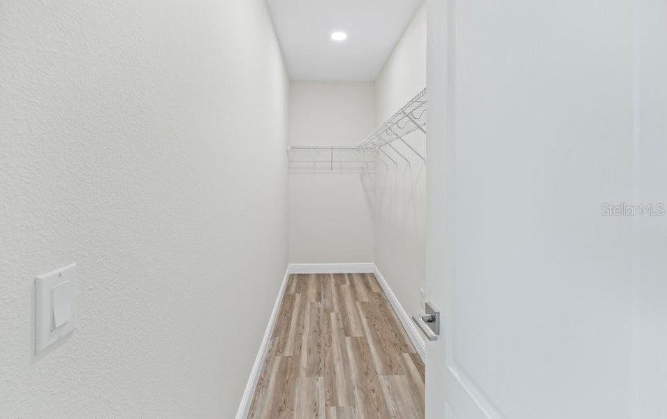 Spacious, unfurnished interior of a new home in , Weeki Wachee (Image 22).