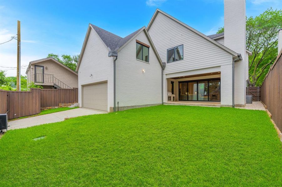Exterior details and patio area of a home in , University Park (Image 3).