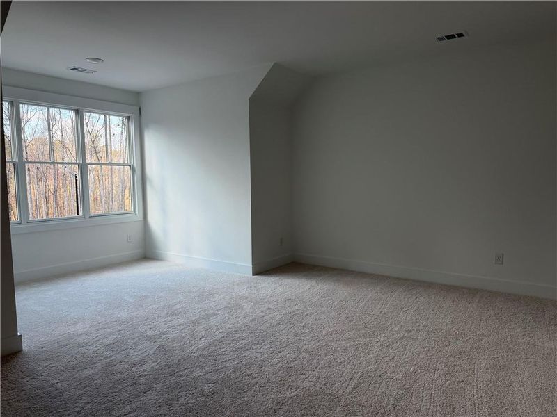 Spacious, unfurnished interior of a new home in Woodford, Acworth (Image 22).