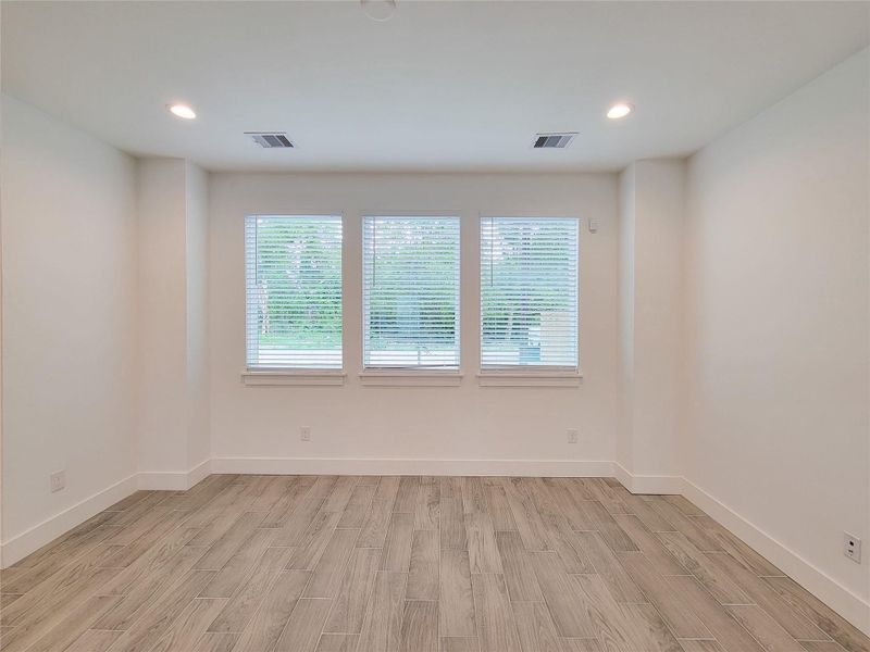 Spacious, unfurnished interior of a new home in , Houston (Image 46).
