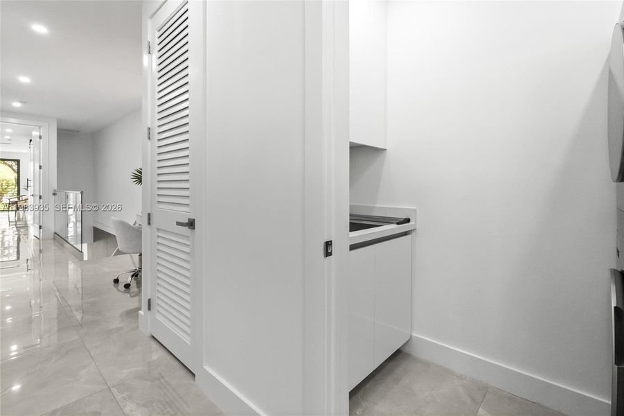 Furnished interior view inside a new home in , Fort Lauderdale (Image 41).