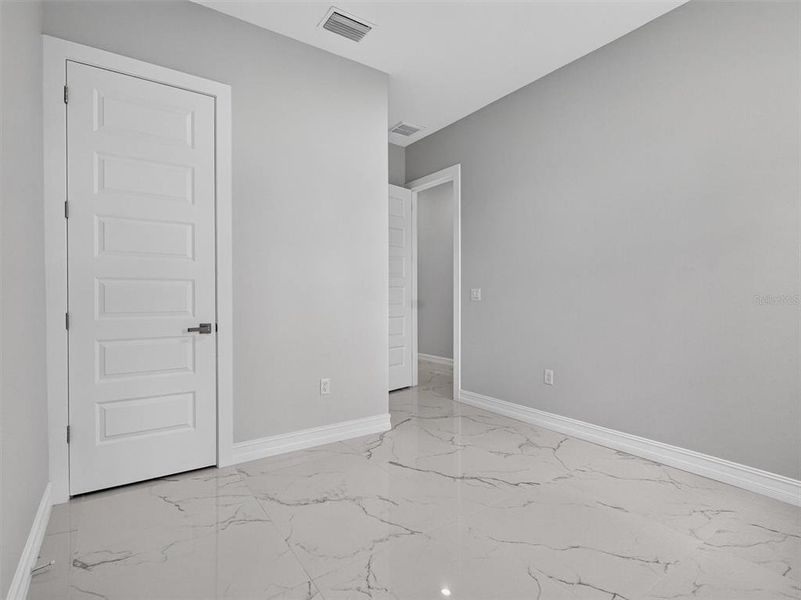 Spacious, unfurnished interior of a new home in , Plant City (Image 37).