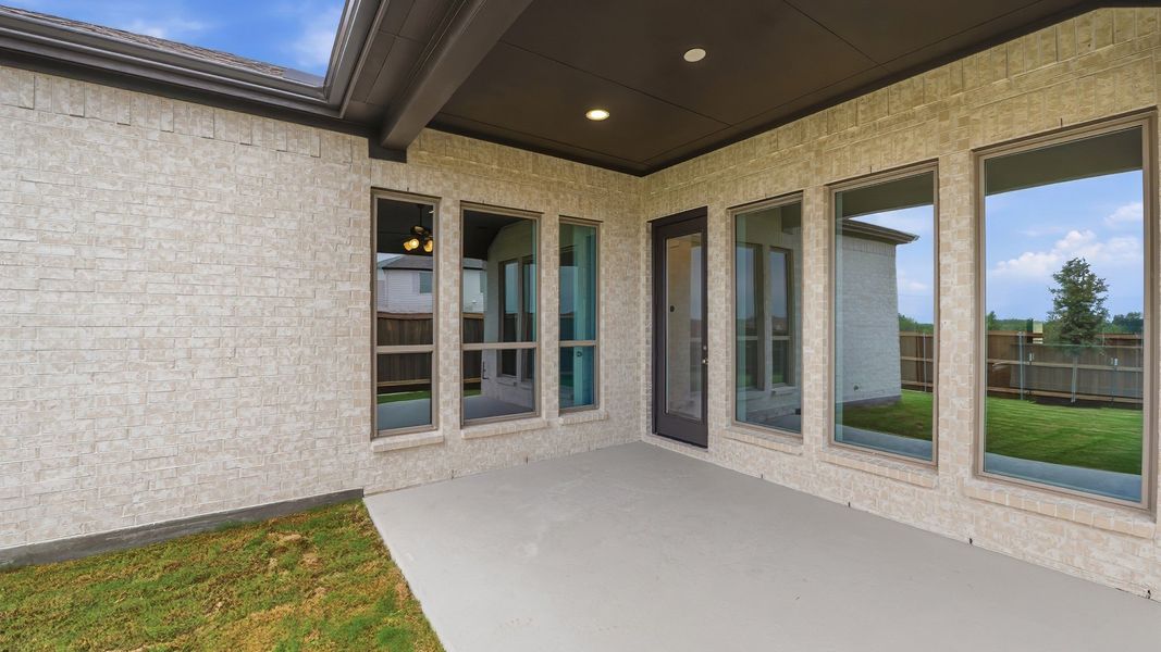 Exterior details and patio area of a home in Meraki, Forney (Image 3).