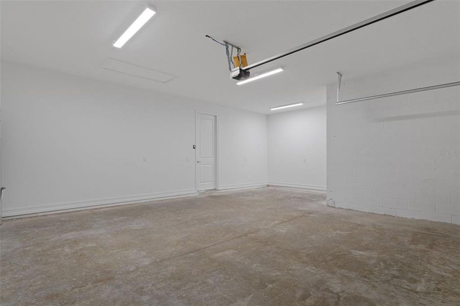 Spacious, unfurnished interior of a new home in Pine Ridge Estates, Beverly Hills (Image 37).