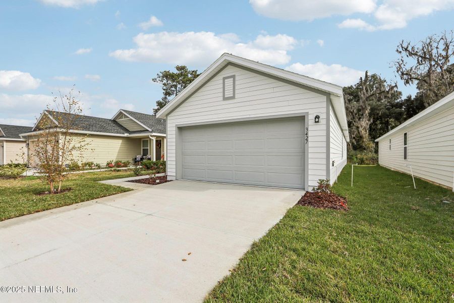 Front exterior of a new home in Kings Landing, Jacksonville, FL, highlighting curb appeal (Image 19).