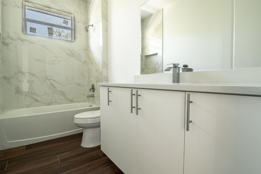 Spacious, unfurnished interior of a new home in , Port Charlotte (Image 27).