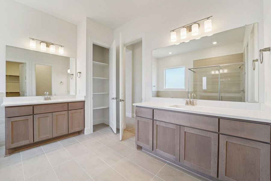 Furnished interior view inside a new home in Meridiana 70', Manvel (Image 17).