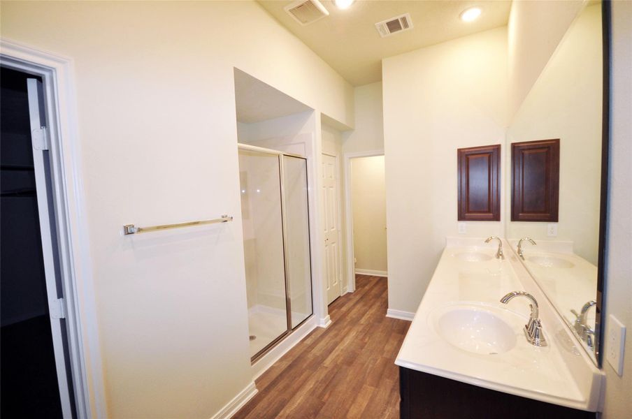 Furnished interior view inside a new home in Pedregal, League City (Image 12). Furnished interior view inside a new home in Pedregal, League City (Image 12).