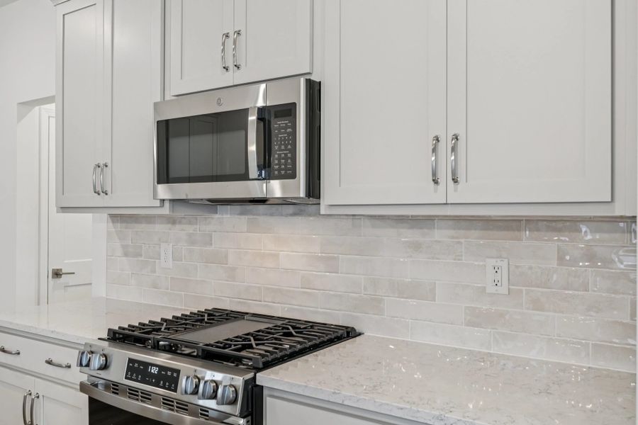 Representative images and renderings are for illustrative purposes. Actual structural options and design finishes of home may vary.