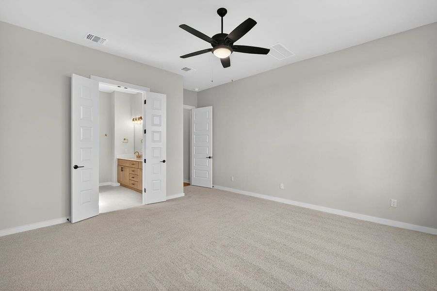 Spacious, unfurnished interior of a new home in Lariat, Liberty Hill (Image 38).