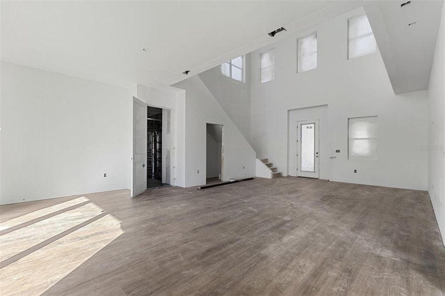 Spacious, unfurnished interior of a new home in , Tampa (Image 15).