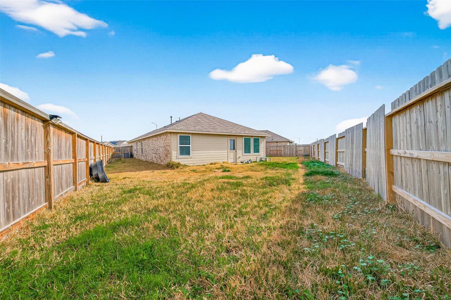 Exterior details and patio area of a home in Anniston, Katy (Image 23).