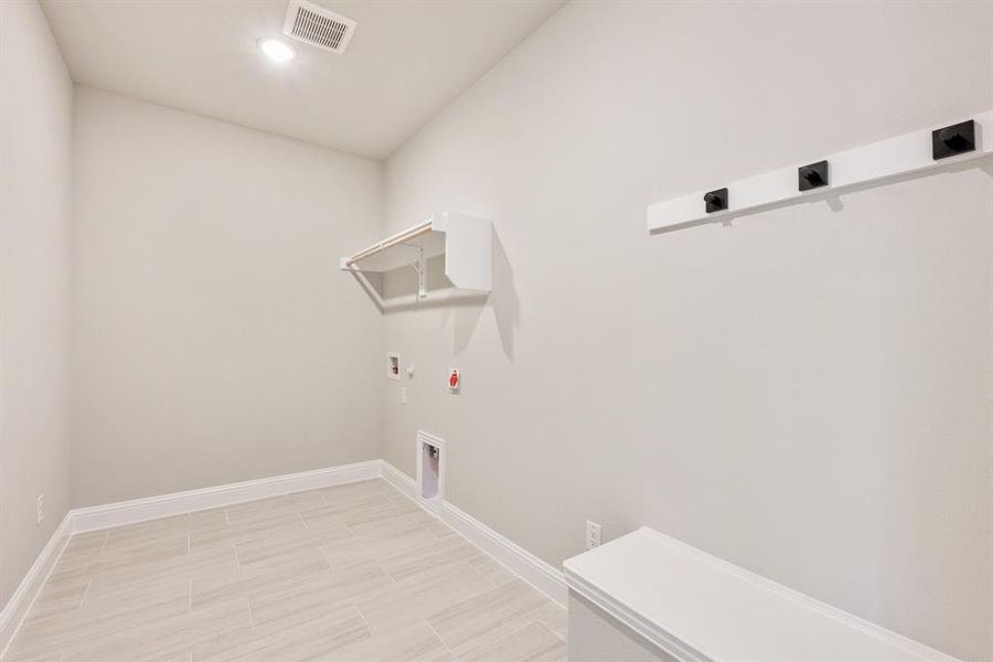 Spacious, unfurnished interior of a new home in Creekview Meadows, Pilot Point (Image 21). Spacious, unfurnished interior of a new home in Creekview Meadows, Pilot Point (Image 21).