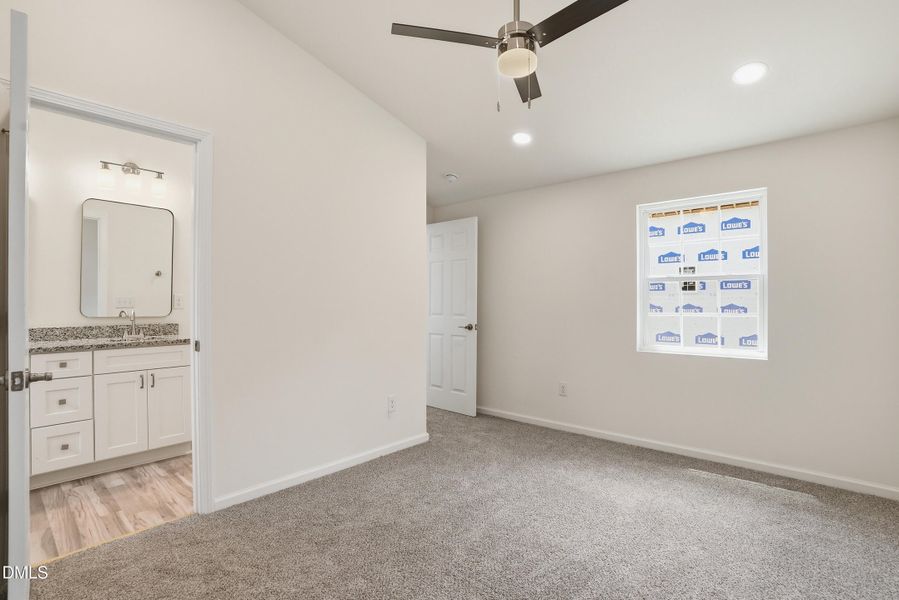 516 Singletary St SE-35