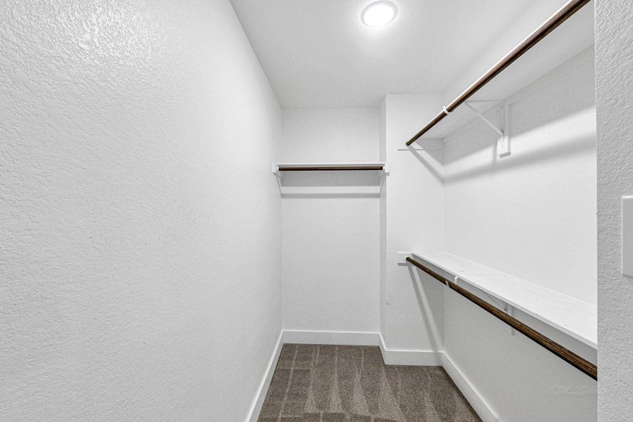 Spacious, unfurnished interior of a new home in , Hempstead (Image 13).