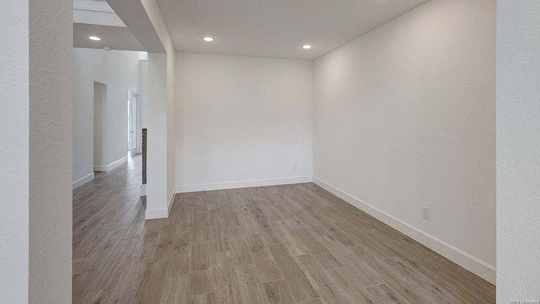 Spacious, unfurnished interior of a new home in Ladera, San Antonio (Image 21).
