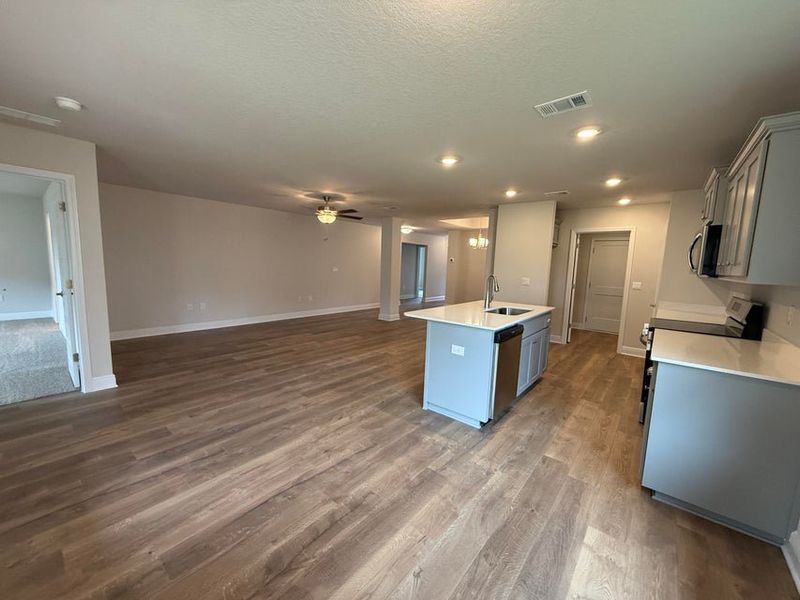 Spacious, unfurnished interior of a new home in Ridgeway Landing, Crestview (Image 9).