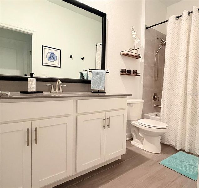 Furnished interior view inside a new home in , Orlando (Image 29).